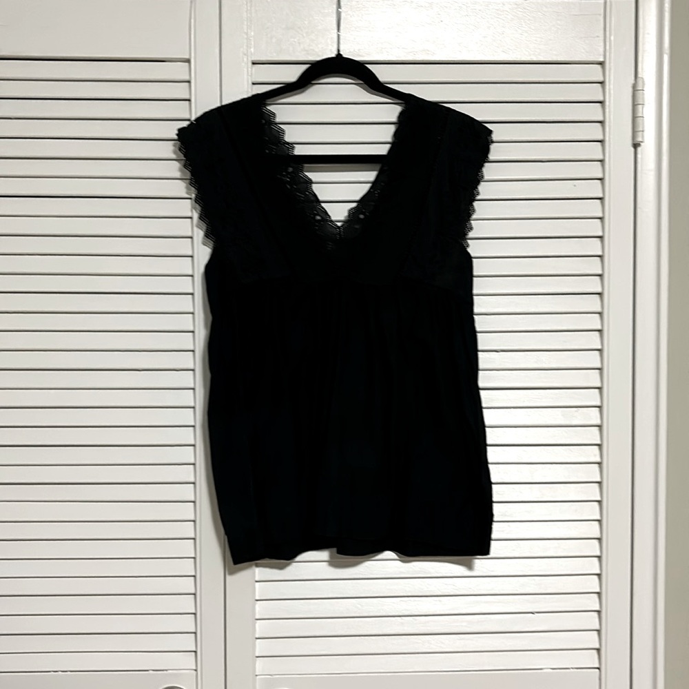 Gap black embroidered tank top